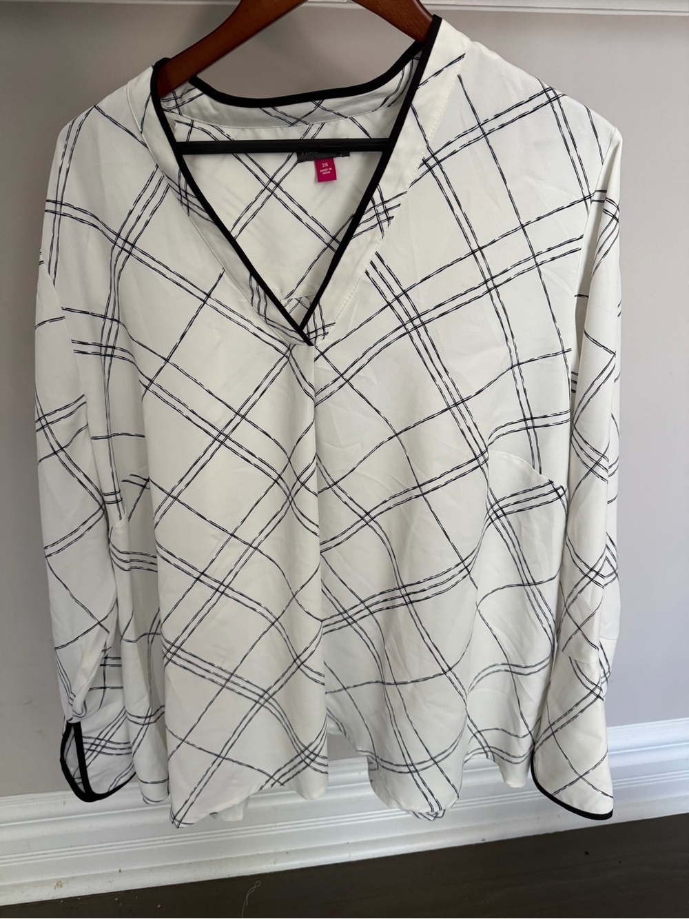 Vince Camuto long sleeve v-neck pullover crepe blouse. plus size 2X.
